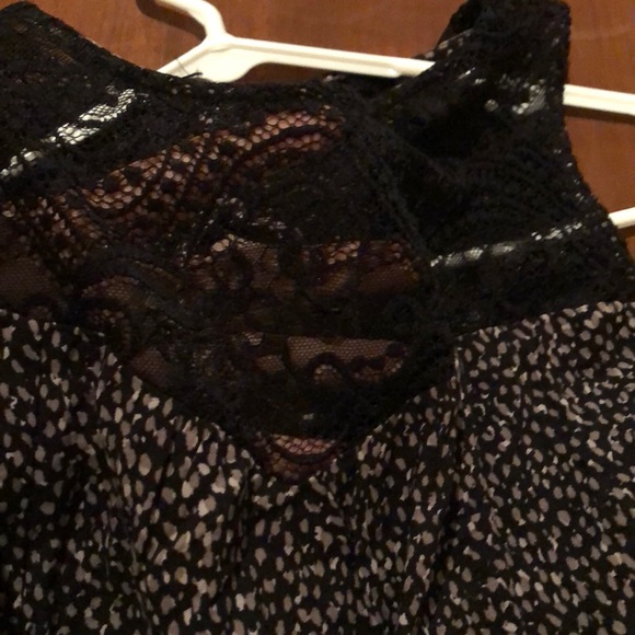 Sleeveless Black and tan print top - Picture 4 of 5